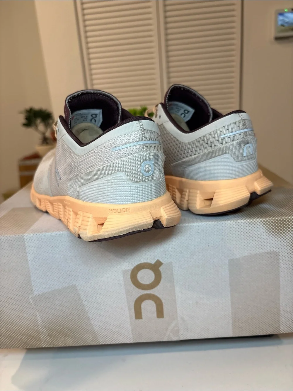 On Cloud Cloud X women’s size 8.5 Running Shoes